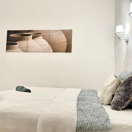 White Apartment Near The Famous New York Cafe Budapest Ngoại thất bức ảnh