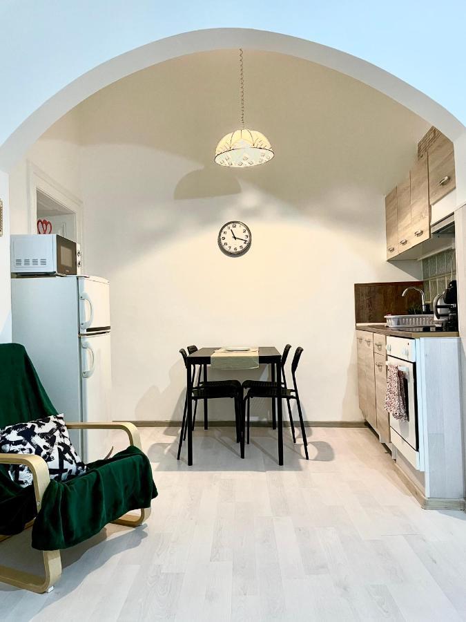 White Apartment Near The Famous New York Cafe Budapest Ngoại thất bức ảnh